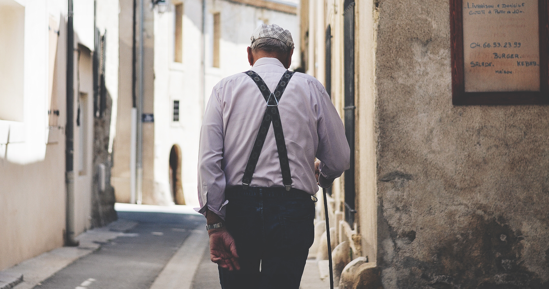 Ganthor AB - Elderly man walking with a cane, representing insurance advice